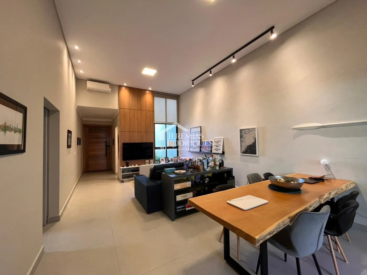 Casa à venda com 3 dormitórios no Condomínio Jardim de Alah em Taubaté/SP