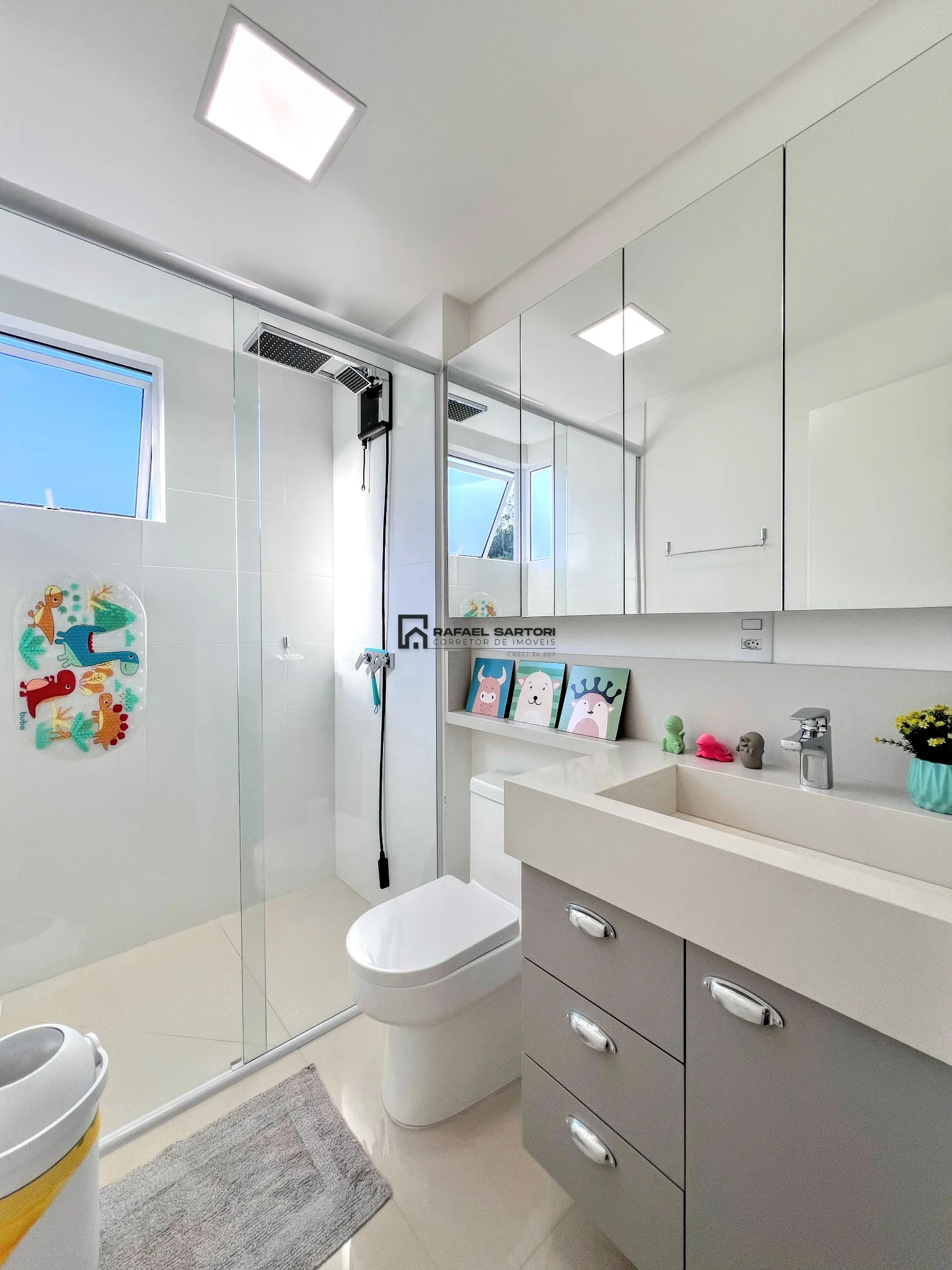 APARTAMENTO NO CENTRO COM 03 SUÍTES