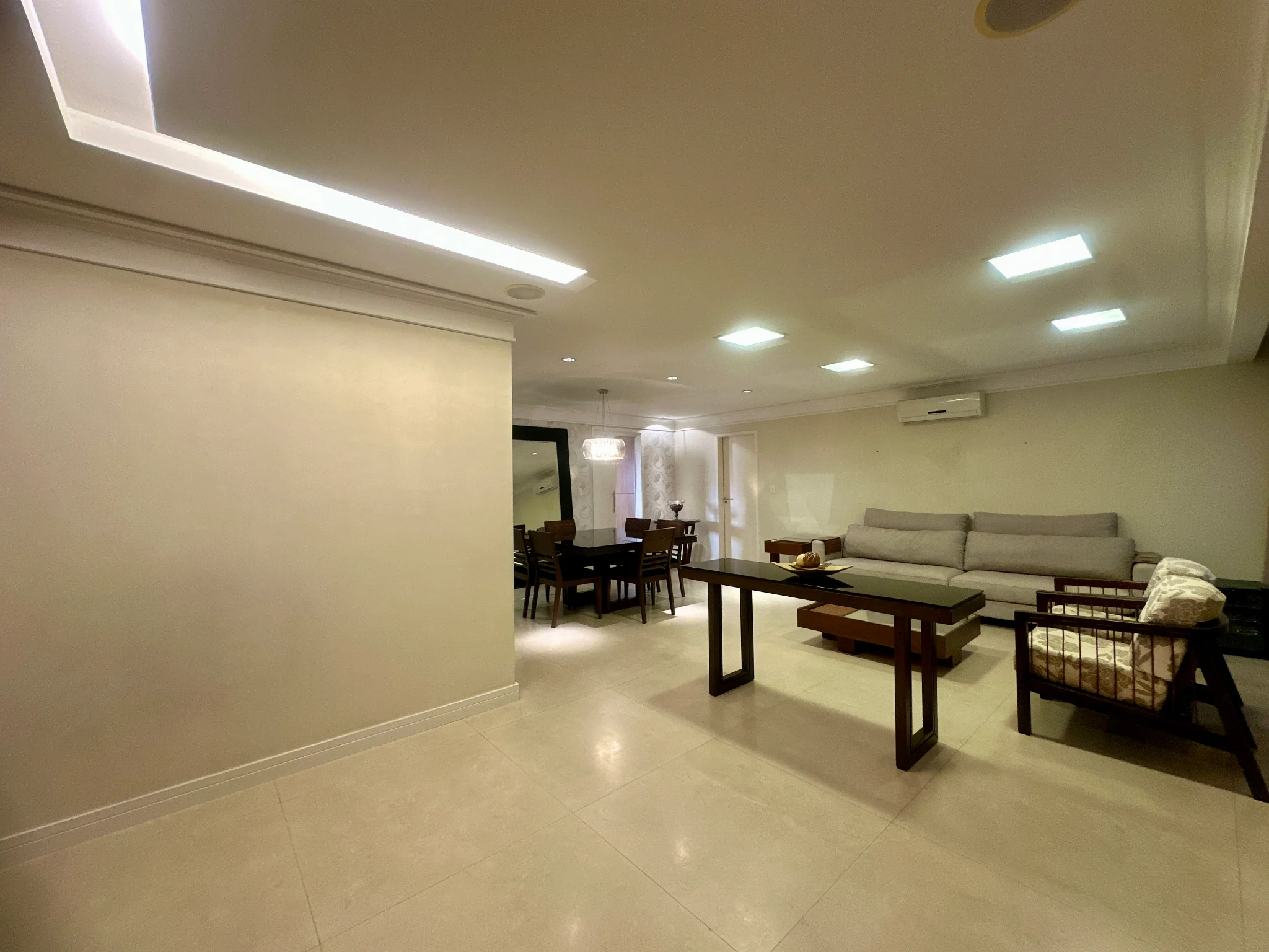 Apartamento mobiliado para venda e locação, 263 m² no Edifício Placere em Taubaté/SP.