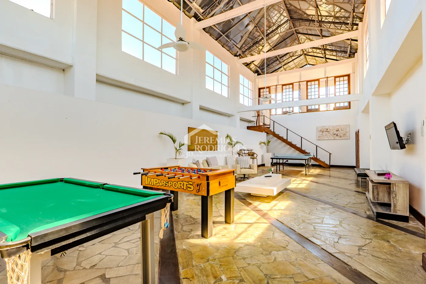 A Imobiliária Jeremias Rodrigues Imóveis de Alto Padrão disponibiliza para venda essa casa no Condomínio Morada do Visconde em Tremembé/SP.