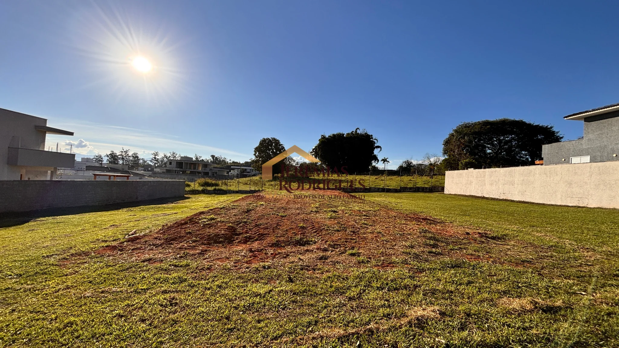 Terreno à venda no Condomínio Reserva Bonsucesso em Pindamonhangaba/SP.