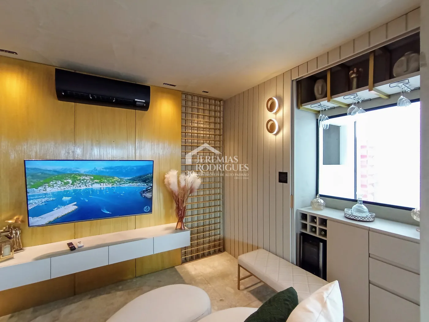 Apartamento à venda com 3 dormitórios, 117 m² no Condomínio Tríade Century Plaza em Taubaté/SP.