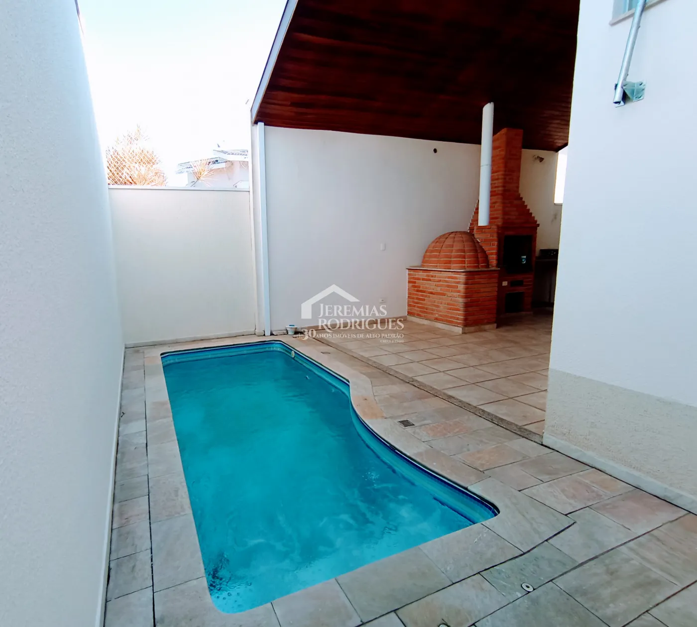 Casa à venda com 3 dormitórios no Condomínio Vale dos Príncipes em Taubaté/SP.
