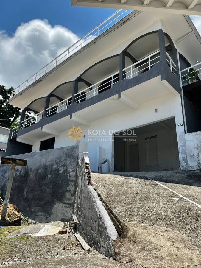 Casa Vista Mar com Piscina Privativa 4 Dormitórios e 4 Vagas em Araça Porto Belo SC — foto 9