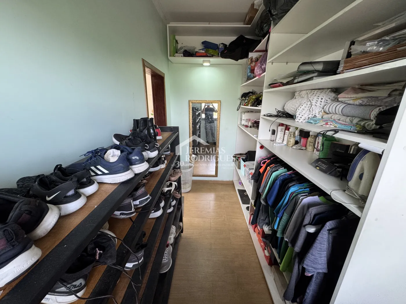 Casa à venda com 3 dormitórios no Condomínio Real Ville - Pindamonhangaba/SP.