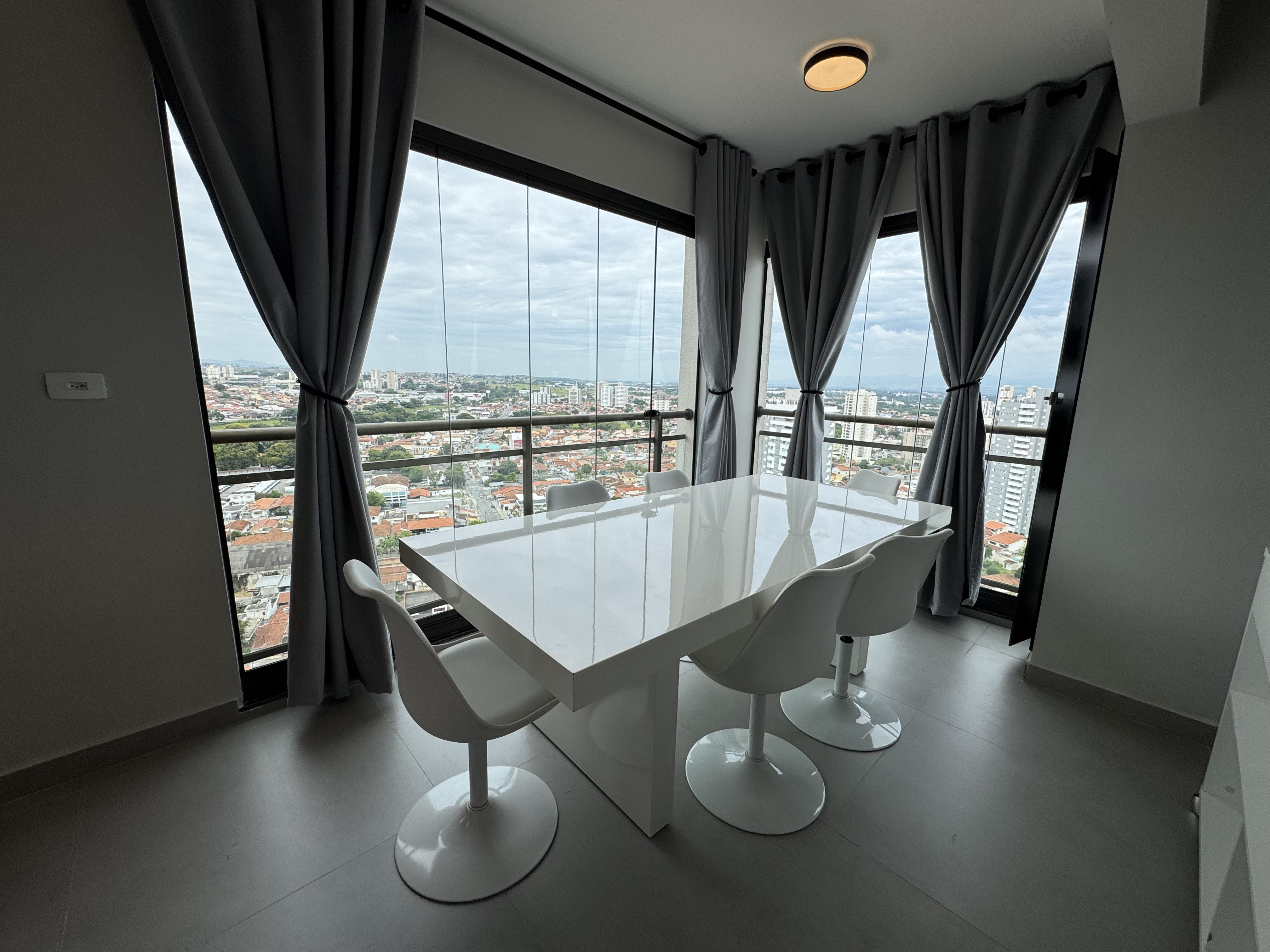 Apartamento triplex para venda e locação com 3 dormitórios, 119 m² no Edifício Jabuticabeiras em Taubaté/SP.