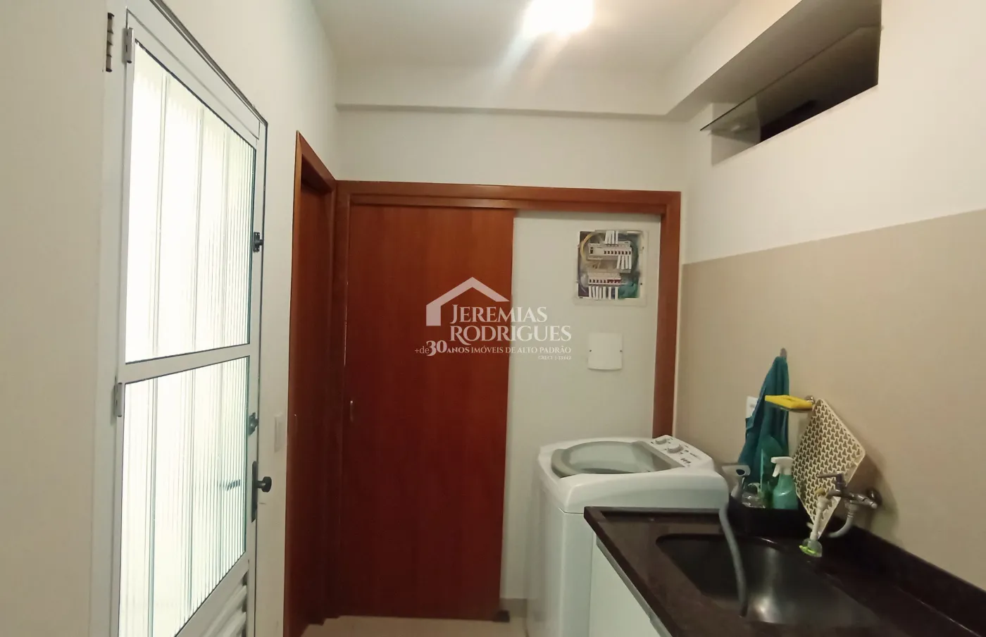 Casa à venda com 3 suítes no Condomínio Moema Ville em Pindamonhangaba/SP.