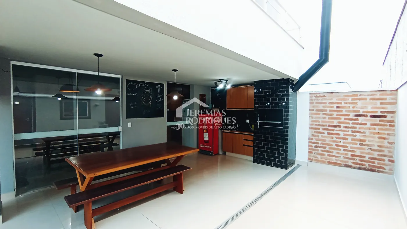 Casa à venda com 3 suítes no Condomínio Moema Ville em Pindamonhangaba/SP.