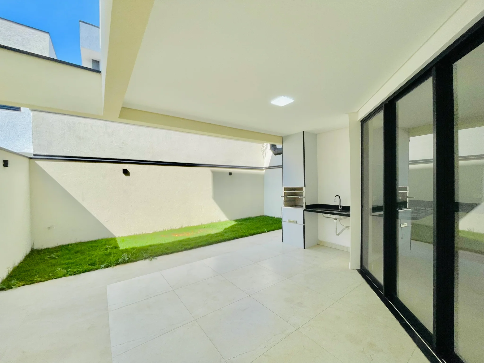 Casa com 3 dormitórios à venda no Condomínio Recanto Tropical em Taubaté/SP.