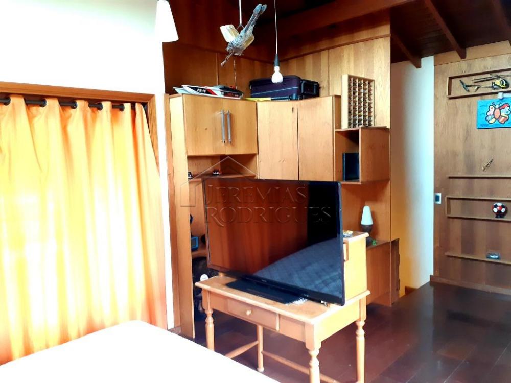 Casa à venda com 6 dormitórios no Condomínio Chácaras Cataguá em Taubaté/SP.