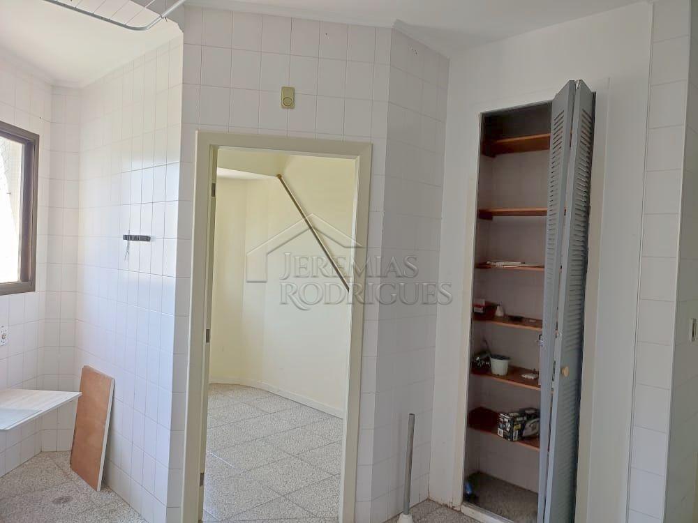 Apartamento para locação com 3 dormitórios, 256 m² no Edifício Plaza Alta em Taubaté/SP.