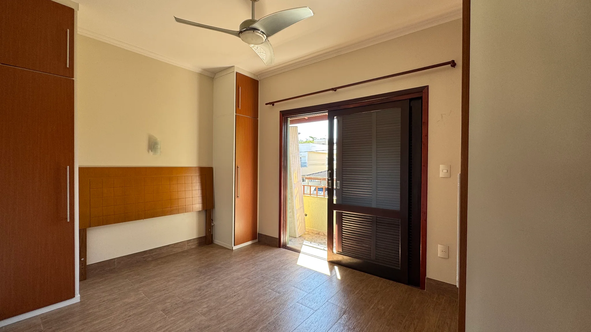 Casa e terreno á venda no Condomínio Campos do Conde III em Tremembé/SP.