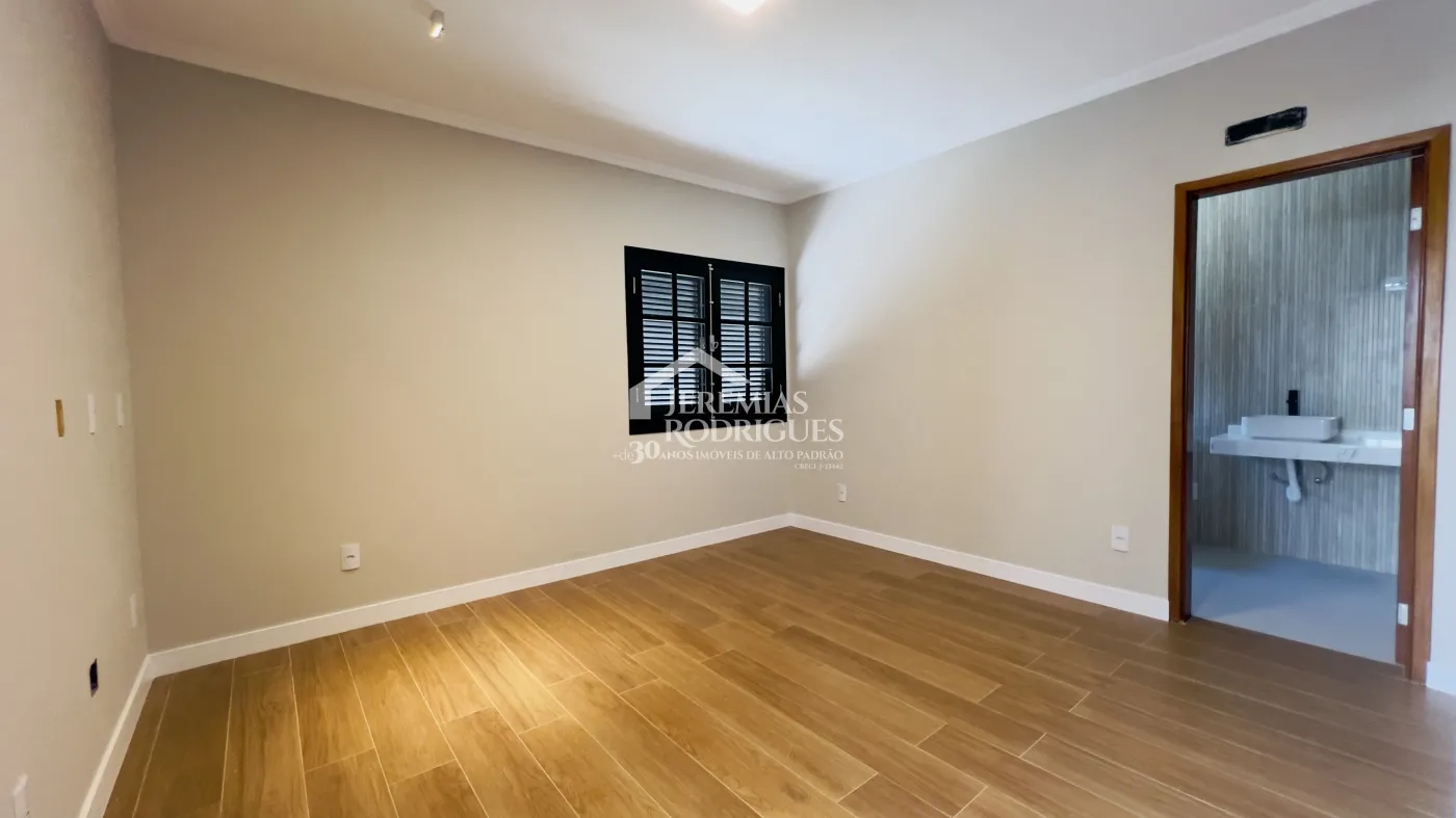 Casa à venda com 4 dormitórios no Condomínio Chácaras Cataguá em Taubaté/SP