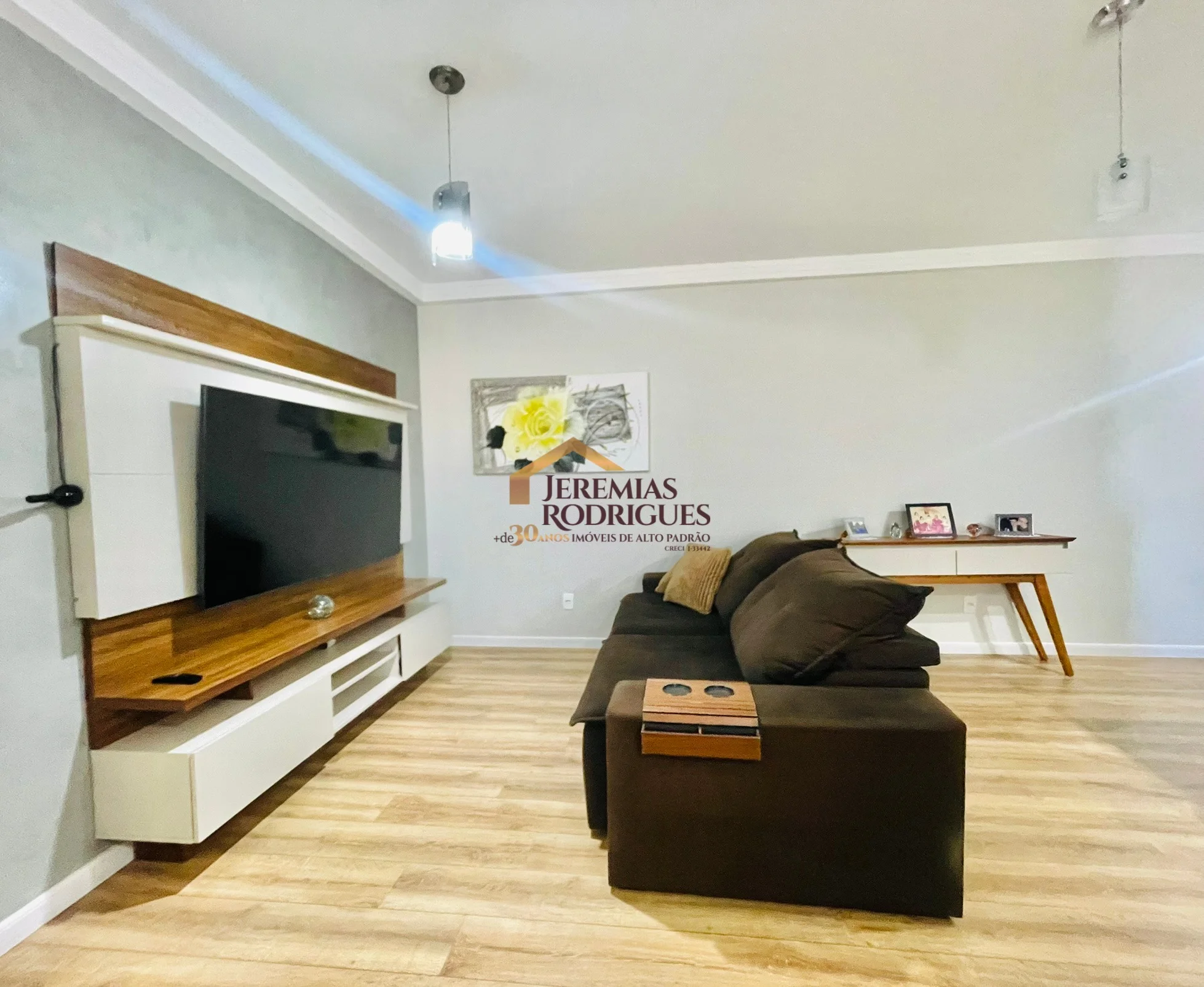 Apartamento à venda no Edifício Maison em Taubaté/ SP.