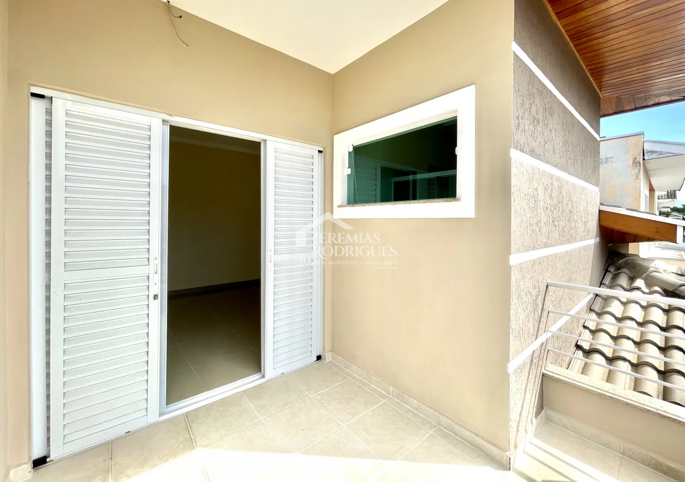 Casa para locação com 3 suítes no Condomínio Campos do Conde III em Tremembé/SP. 