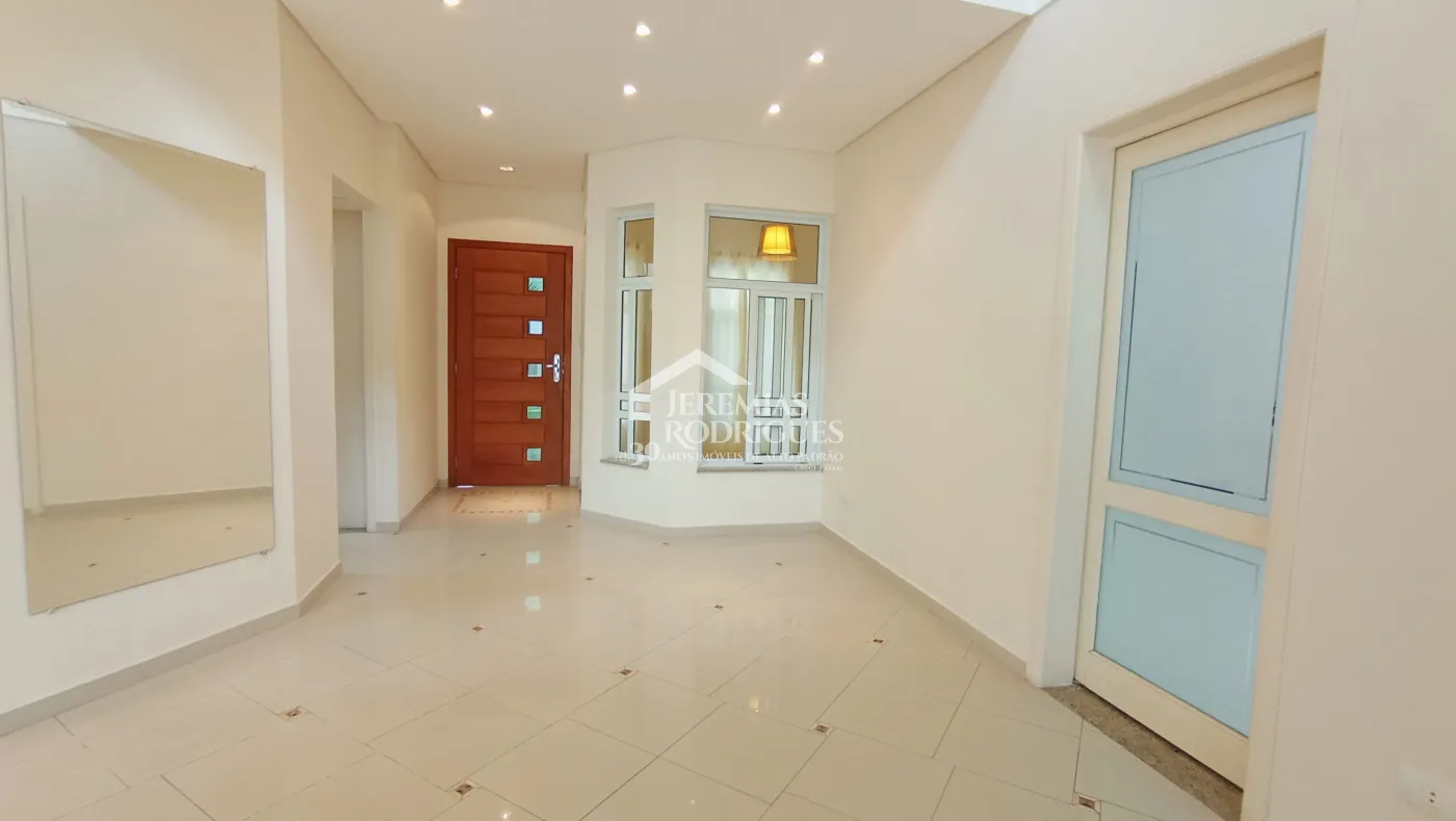 Casa à venda com 5 dormitórios no Condomínio Taubaté Village em Taubaté/SP.