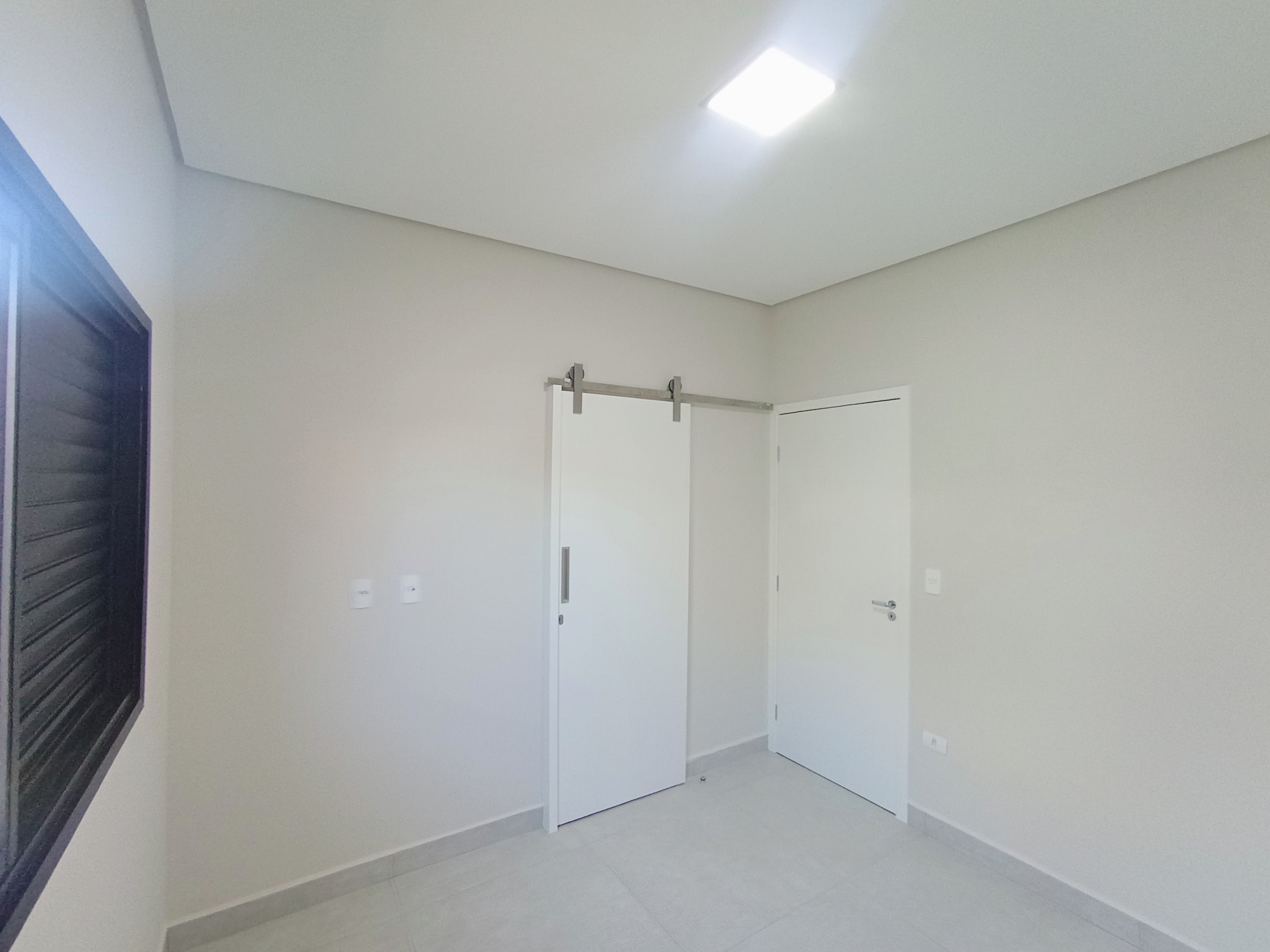 Casa à venda com 3 dormitórios no Condomínio Ouro Ville em Taubaté/SP.