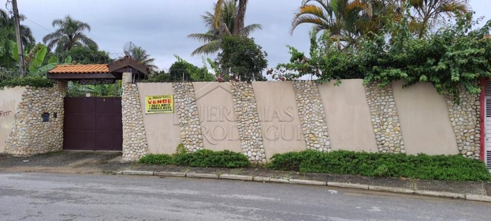 Chácara à venda com com 3 suítes no bairro Areão em Taubaté/SP. 