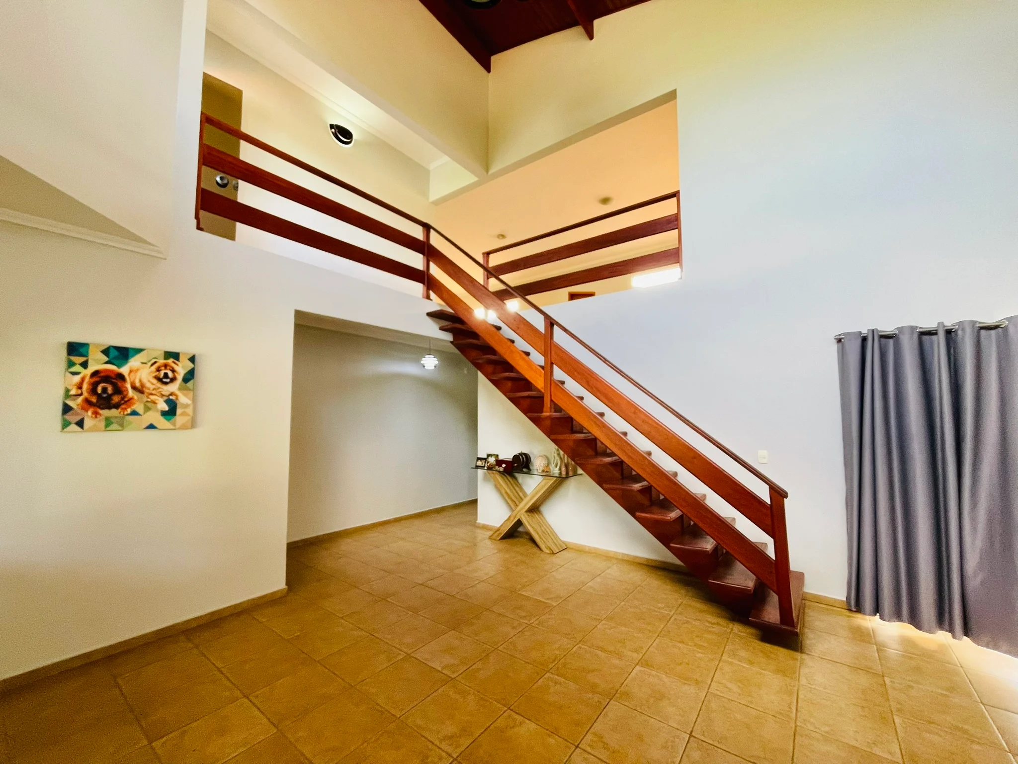 Casa à venda com 4 dormitórios no Condomínio Colonial Village I em Pindamonhangaba/SP. 