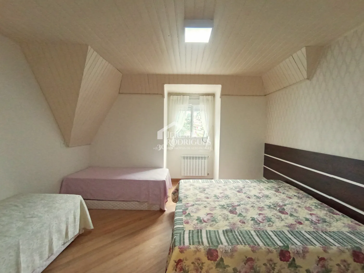 Apartamento duplex à venda com 4 suítes, 401 m² no Condomínio Chateau D Amboise em Campos do Jordão/SP.