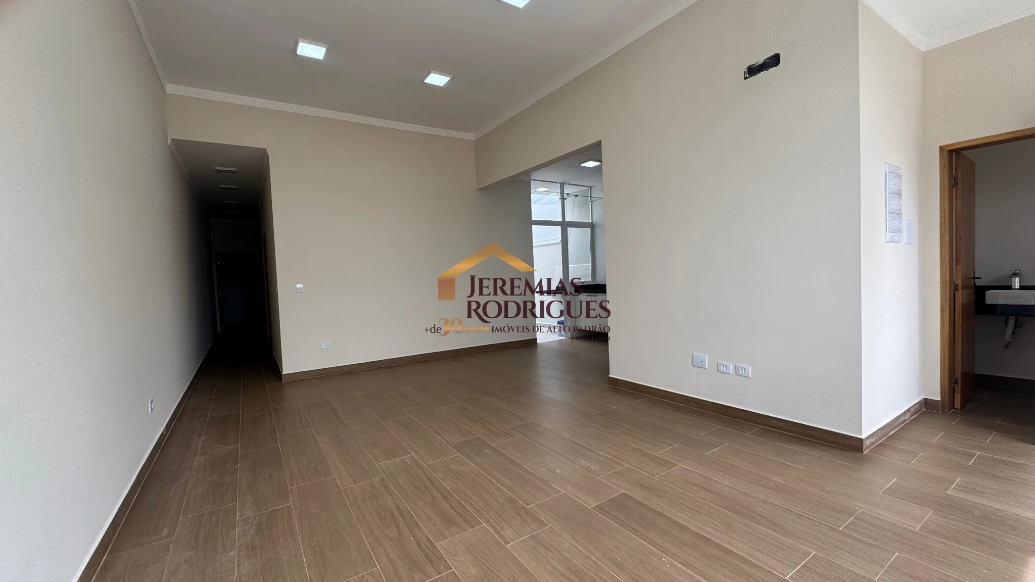 Casa à venda no Condomínio Residencial Laguna em Pindamonhangaba/SP.