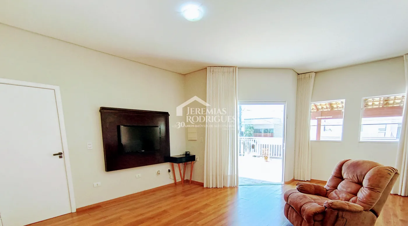 Casa à venda com 3 suítes no Condomínio Reserva dos Lagos em Pindamonhangaba/SP.