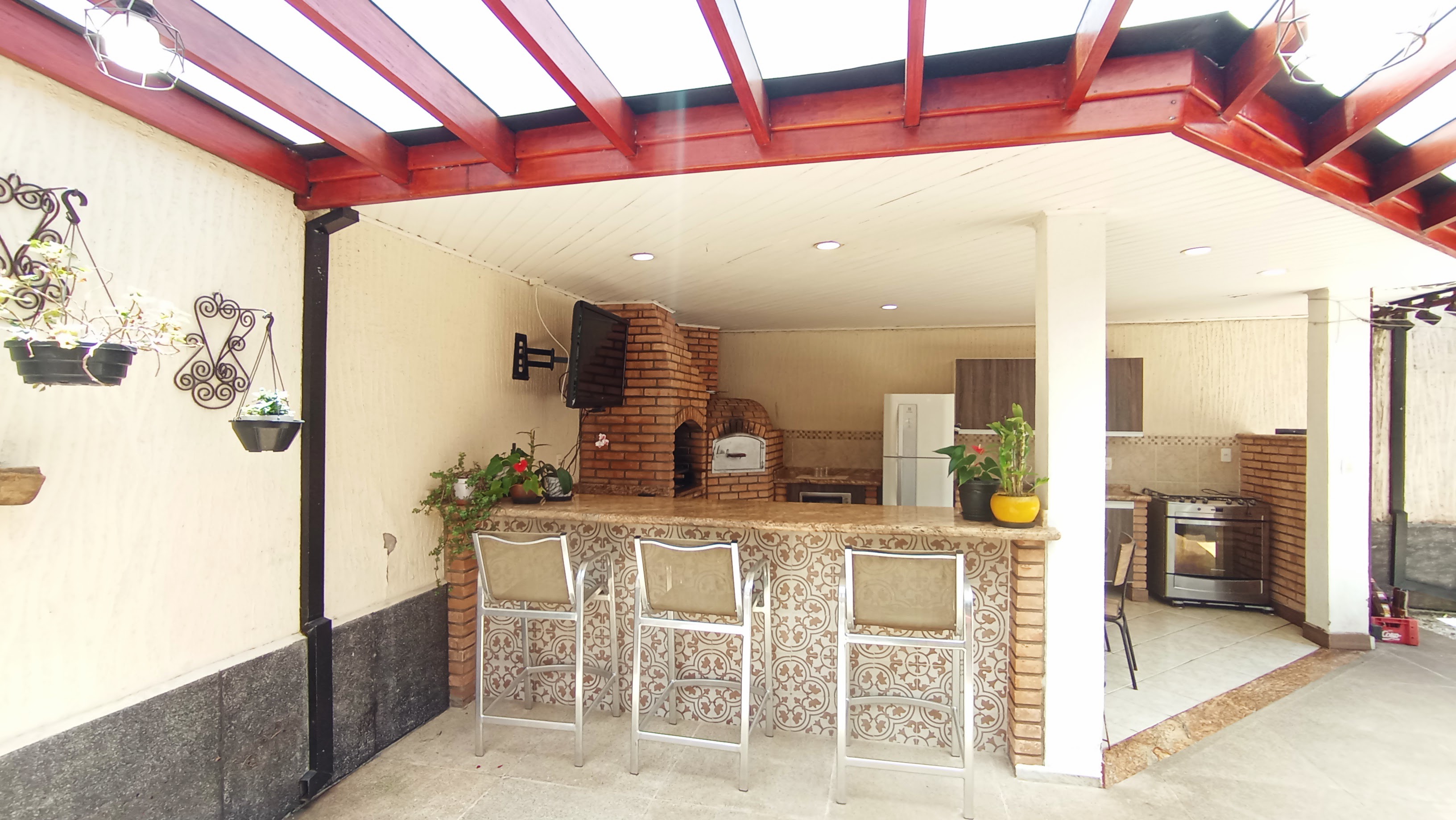 Casa à venda com 4 dormitórios no Condomínio Taubaté Village em Taubaté/SP.