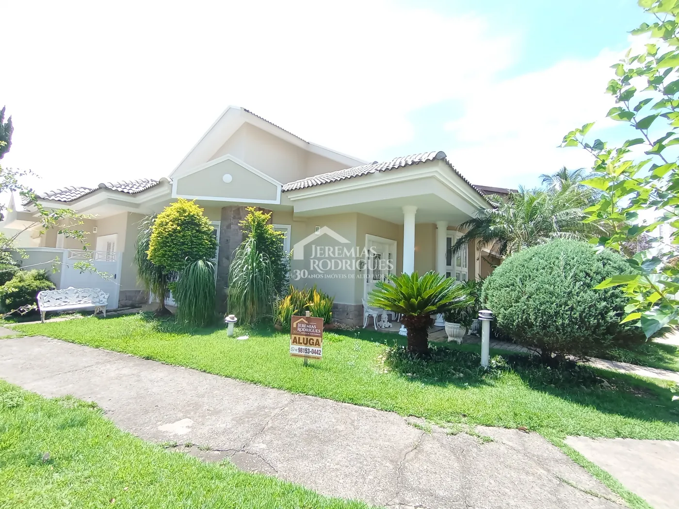 Casa para locação com 4 dormitórios no Condomínio Taubaté Village em Taubaté/SP.