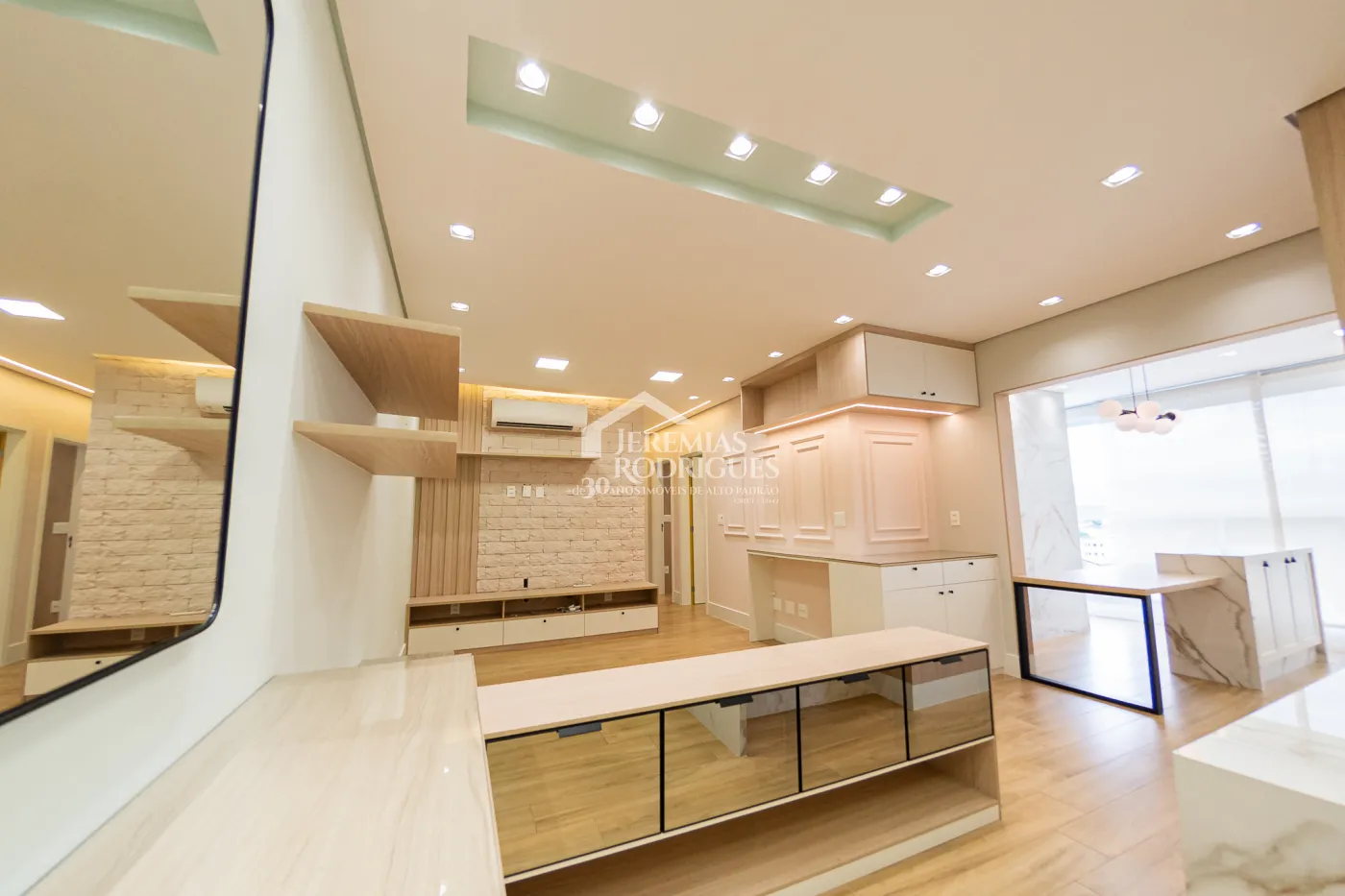 Apartamento à venda com 3 dormitórios, 98 m² no Edifício Bauhaus em Pindamonhangaba/SP.