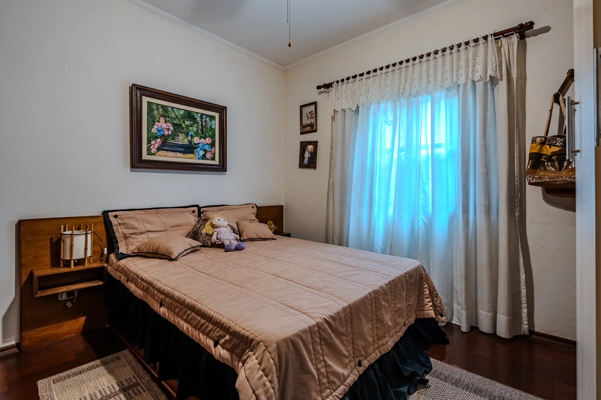 Casa à venda com 4 dormitórios no Condomínio Village Paineiras em Pindamonhangaba/SP. 