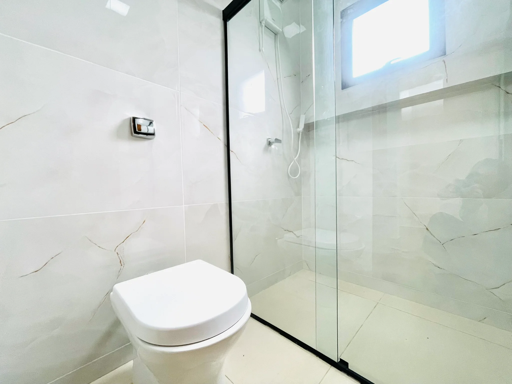 Casa à venda com 4 dormitórios no Condomínio Ouro Ville em Taubaté/SP. 