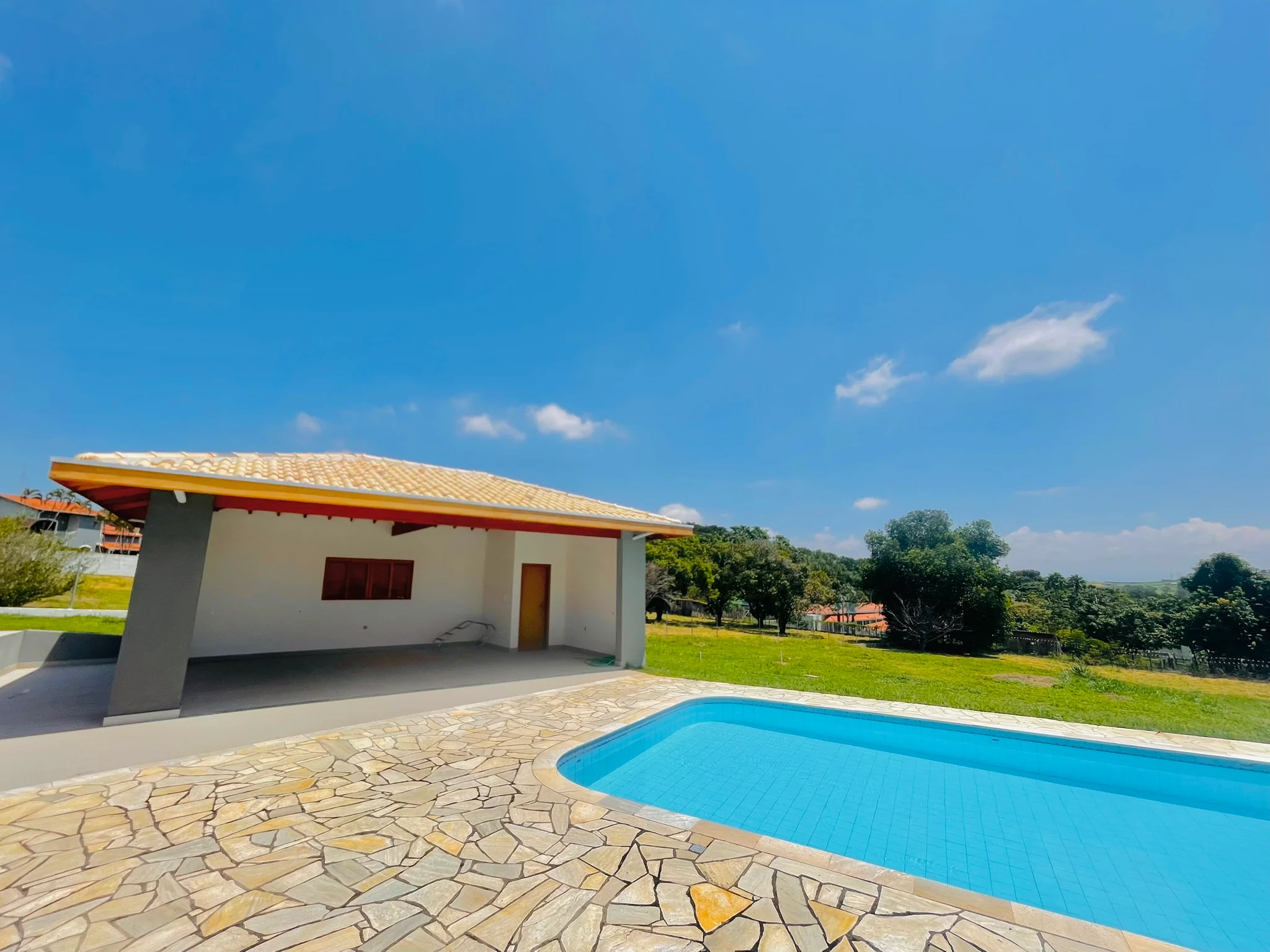 Casa à venda com 4 dormitórios no Condomínio Chácaras Cataguá em Taubaté/SP