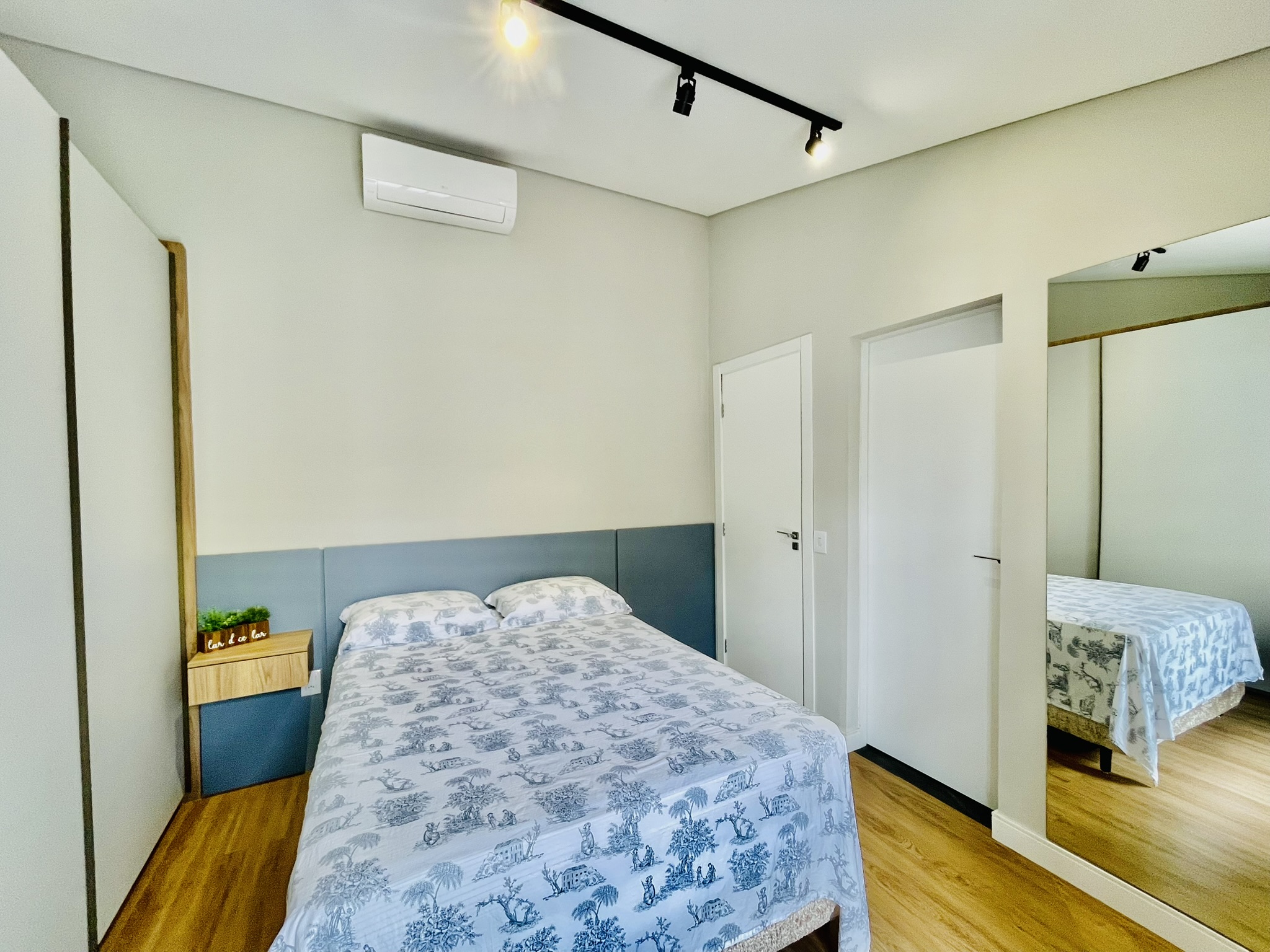 Casa à venda com 3 dormitórios no Condomínio Portal dos Ipês em Taubaté/SP.