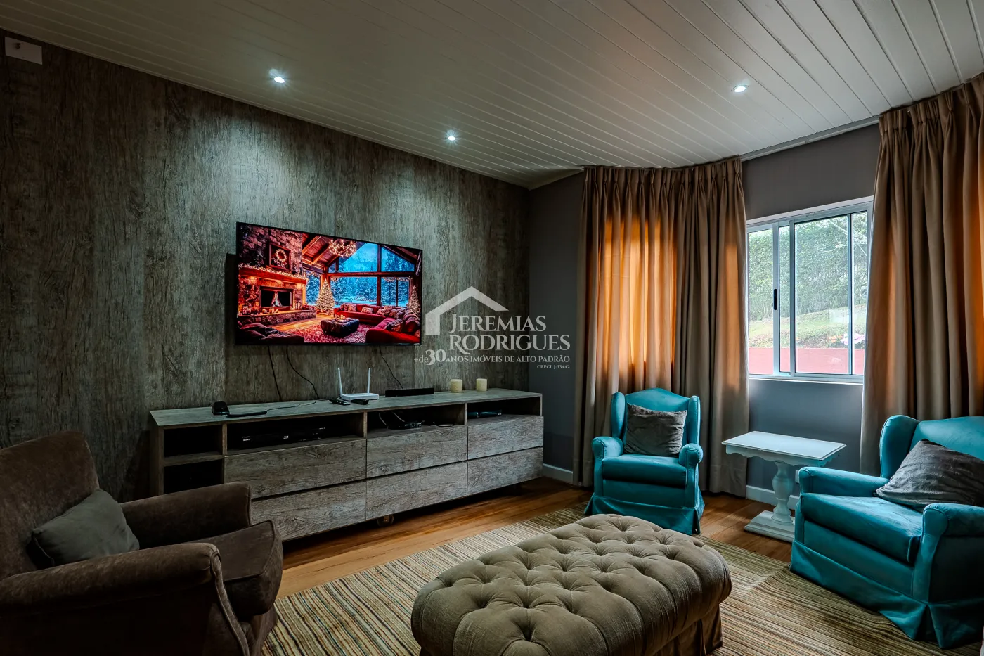 Casa à venda por R$ 4.400.000,00 - Campos do Jordão/SP