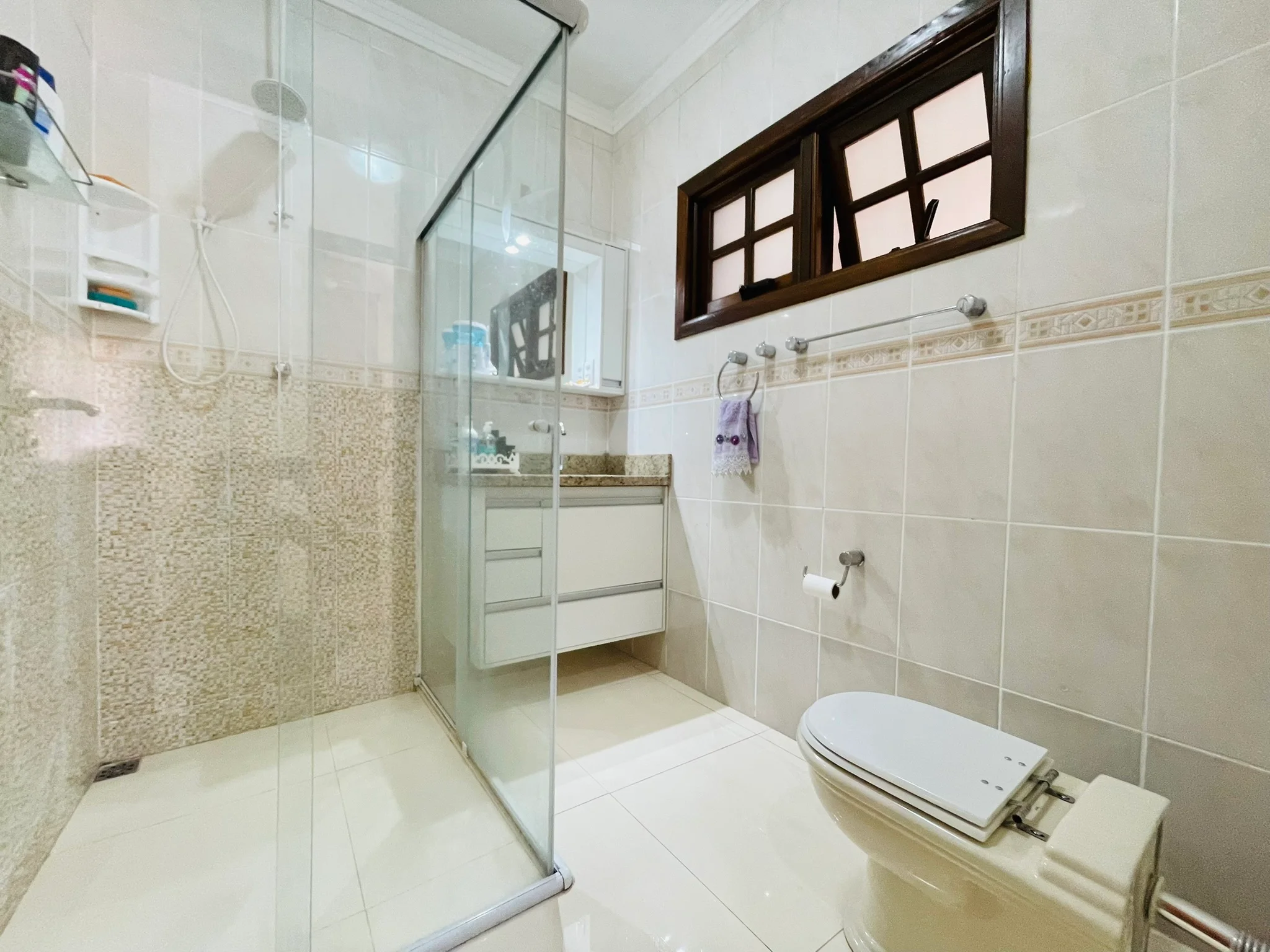 Casa à venda com 5 dormitórios no bairro Esplanada Independência em Taubaté/SP. 