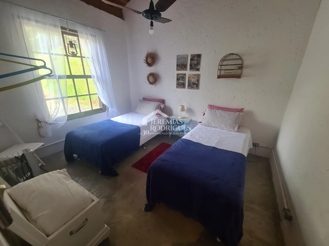 Chácara à venda com 400 m² no bairro Santa Cruz em Santo Antônio do Pinhal/SP.