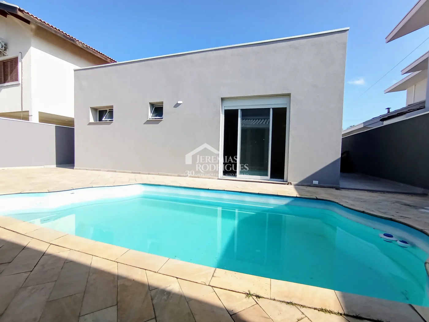 Casa à venda com 3 dormitórios no Condomínio Taubaté Village em Taubaté/SP.