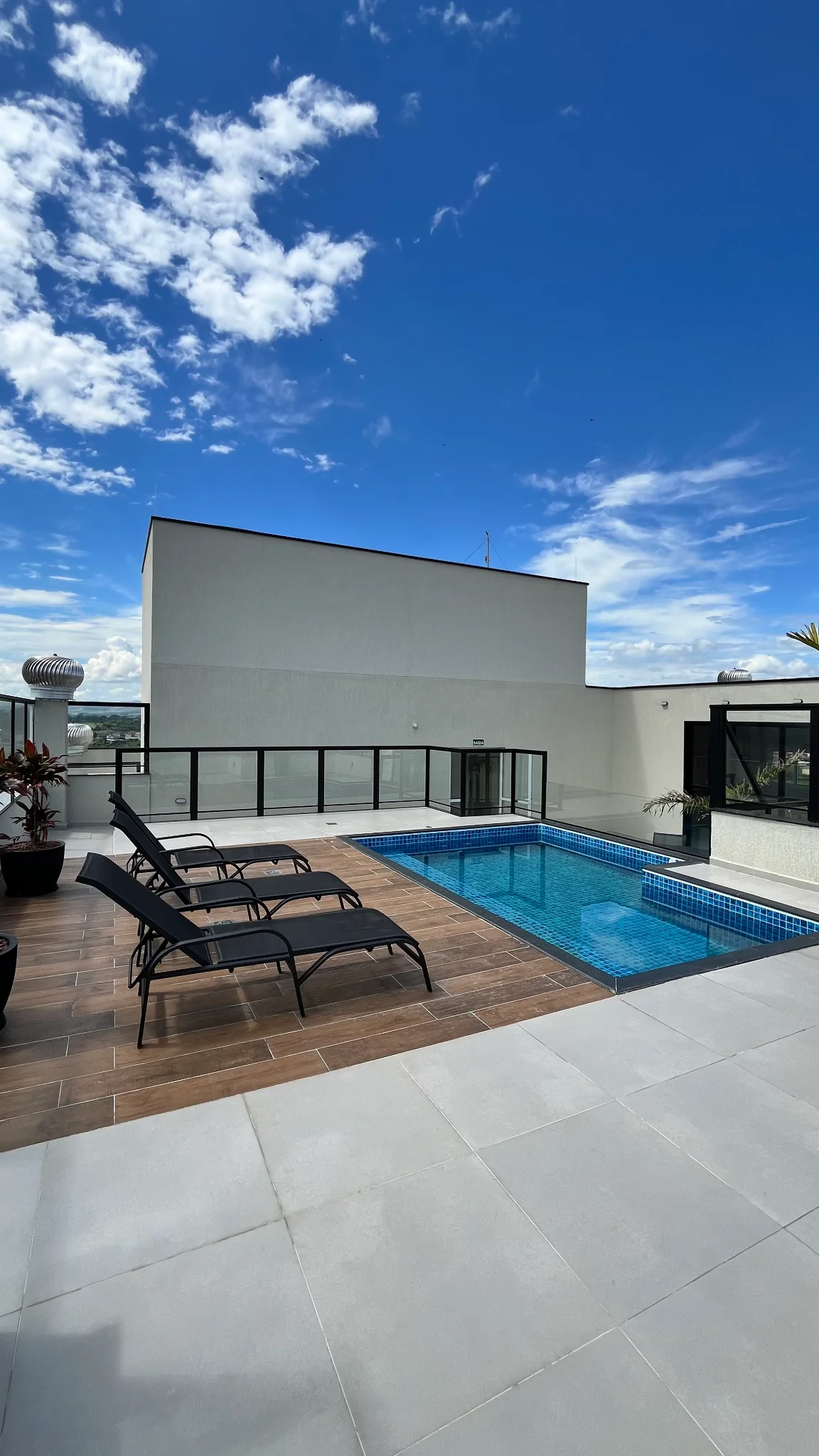 Apartamento no Edifício Santiago em Pindamonhangaba com localização privilegiada