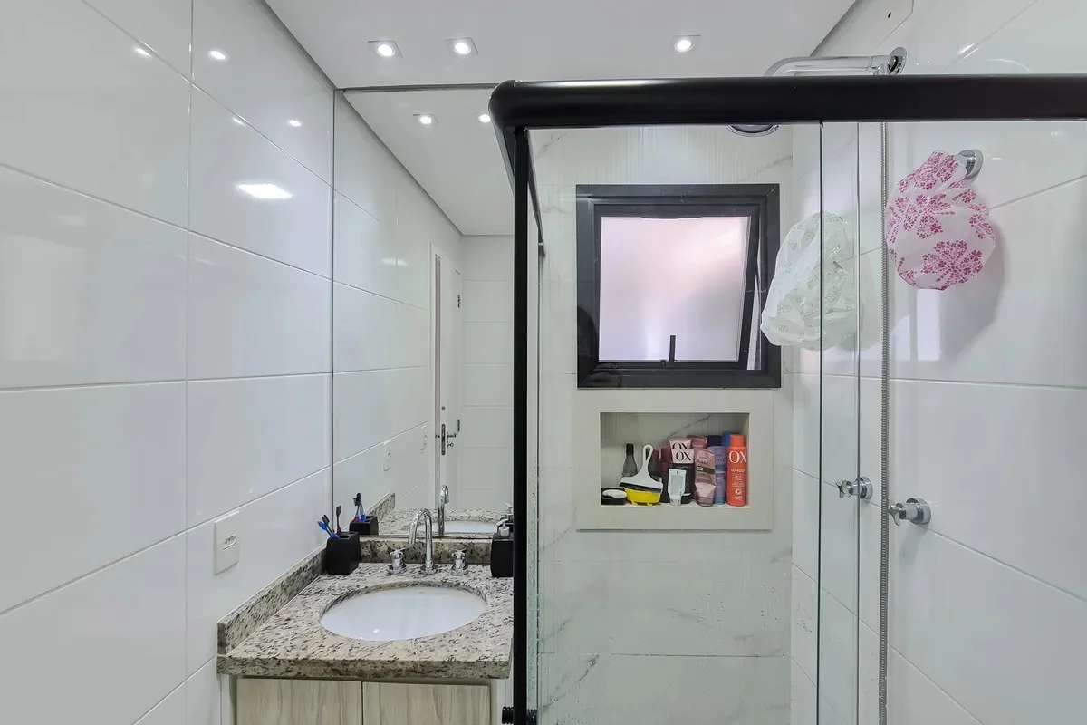 Oportunidade no Centro de SBC: Apartamento Moderno de 74m², 2 Suítes, Varanda Gourmet e 2 Vagas Livres – Abaixo do Valor de Avaliação!