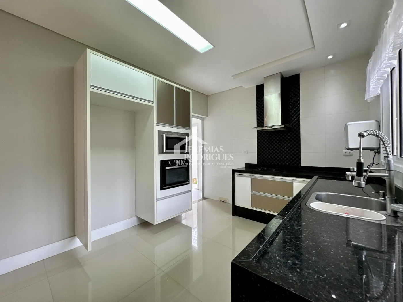 Casa com 3 dormitórios, 237 m² - Campos do Conde Chamboard - Tremembé/SP.