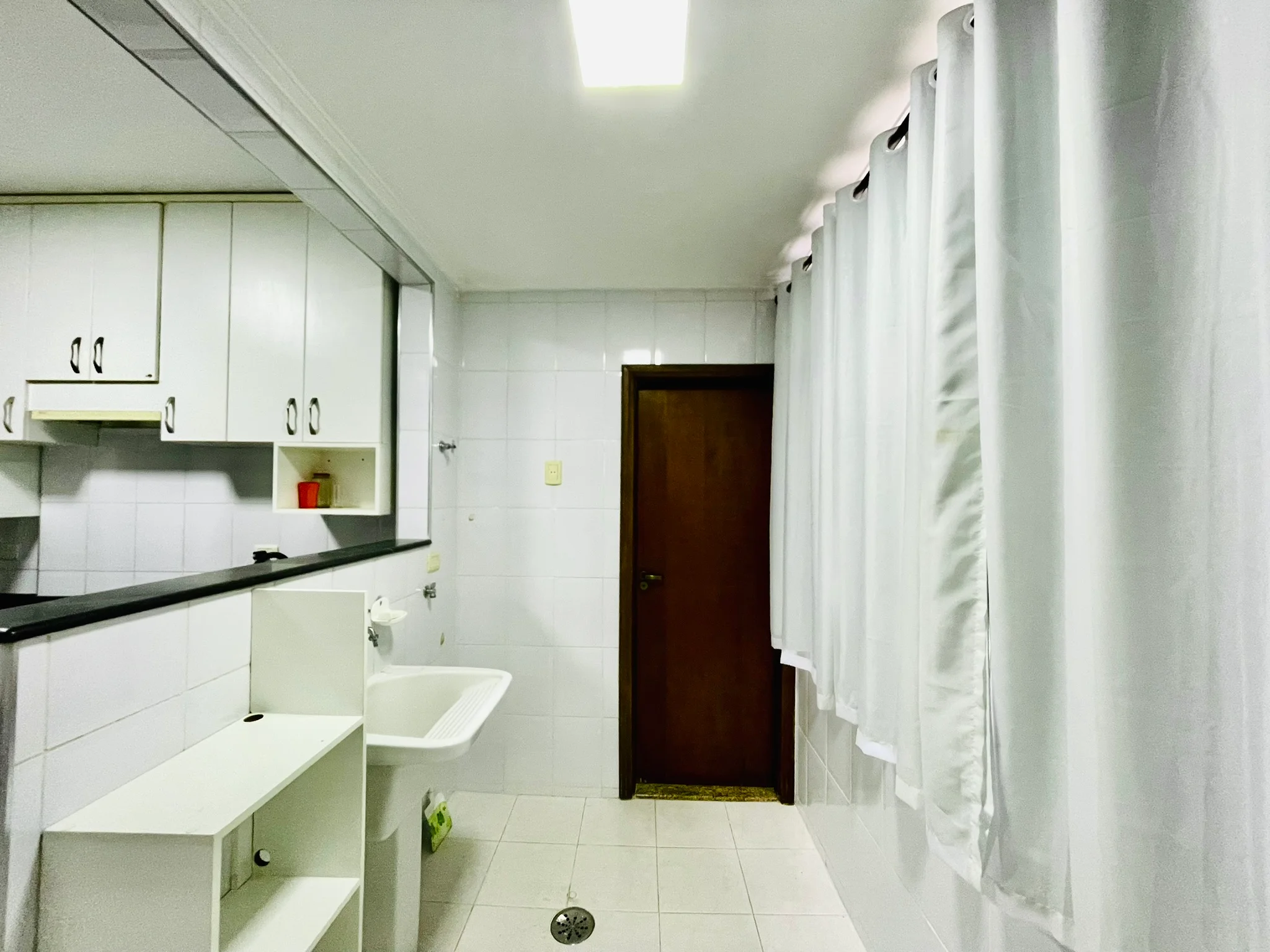 Apartamento para venda com 5 dormitórios no Edifício Olimpia em Taubaté/SP. 