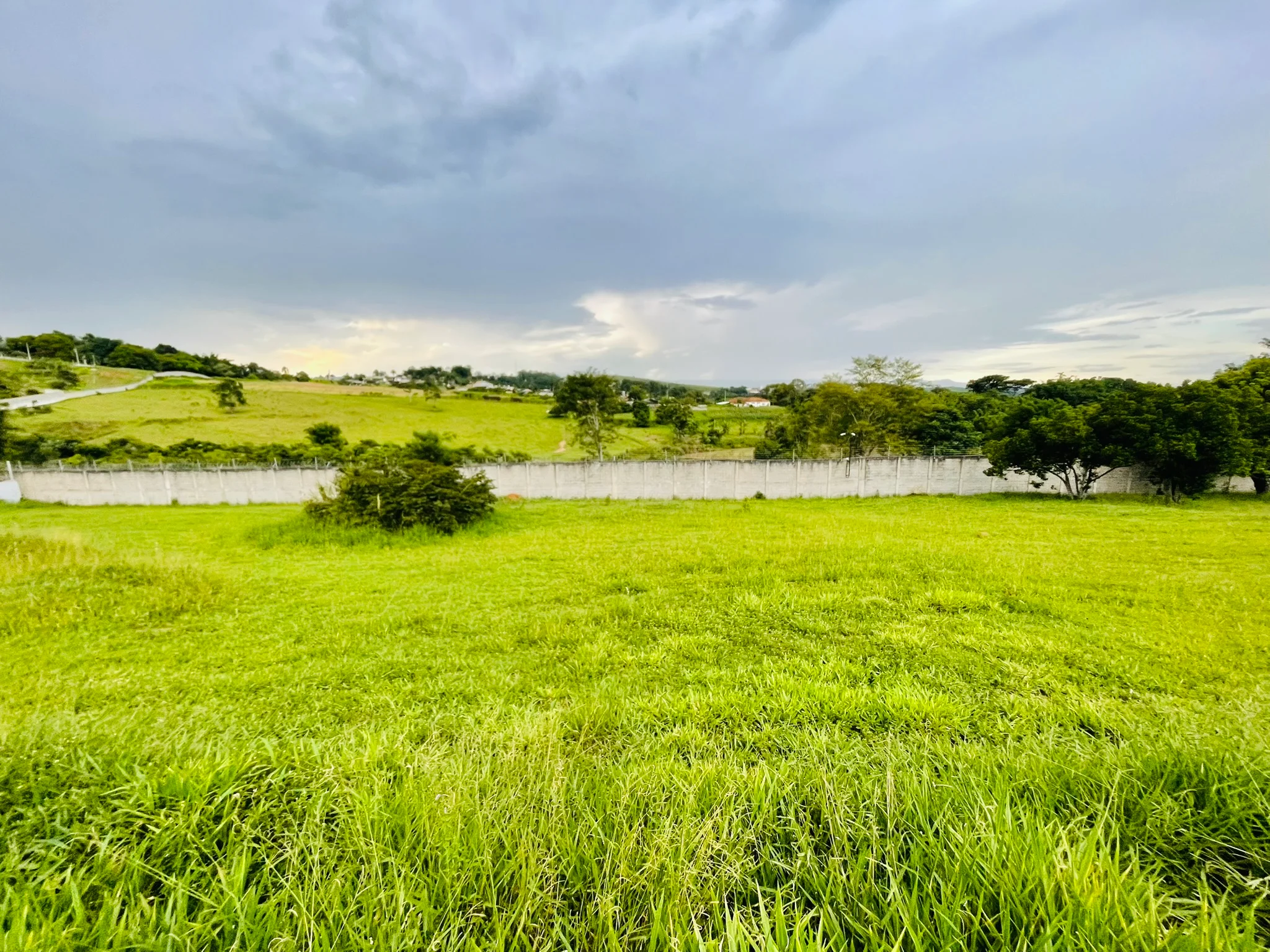 Terreno à venda com 1.011 m² no Condomínio Altos do Cataguá em Taubaté/SP