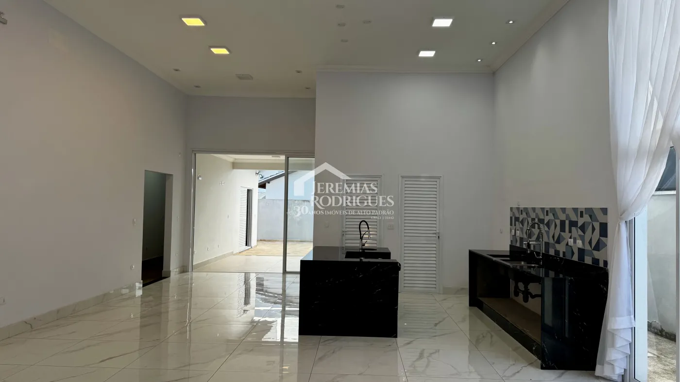 Casa para venda com 3 suítes no Condomínio Reserva dos Lagos em Pindamonhangaba/SP