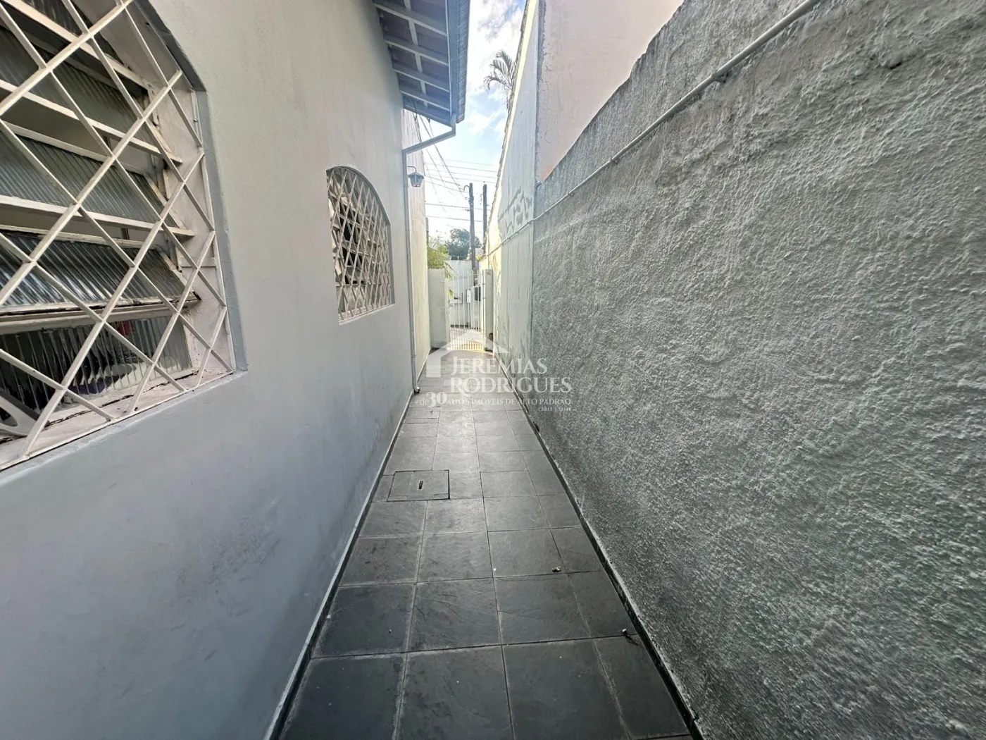 Casa para venda e locação com 3 dormitórios no bairro Jardim Residencial Doutor Lessa em Pindamonhangaba/SP