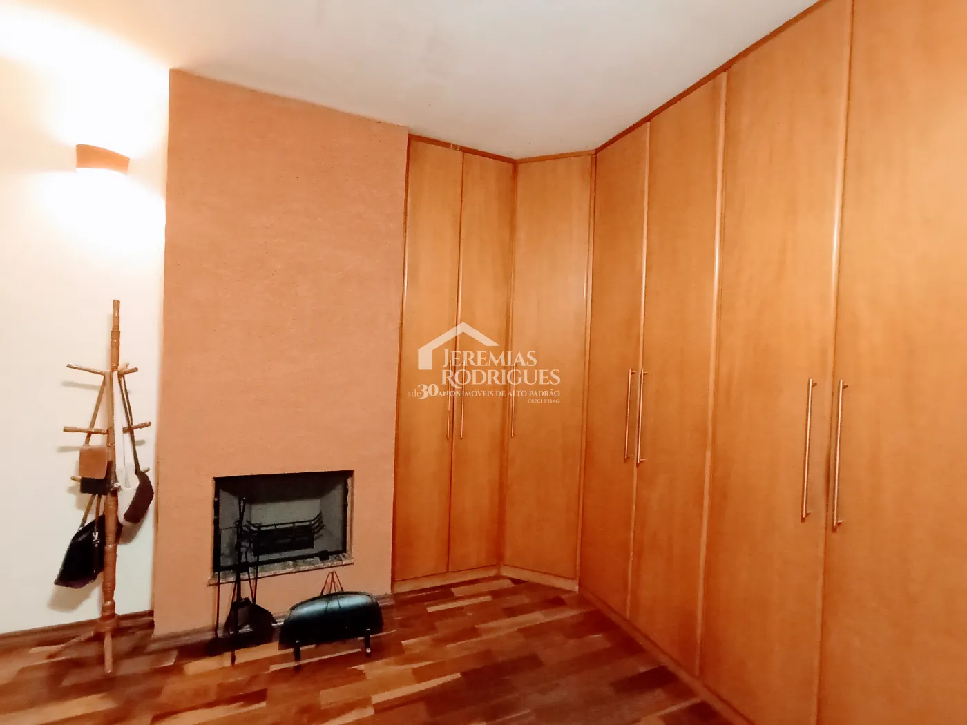 Casa à venda com 3 dormitórios no Condomínio Chácaras Cataguá em Taubaté/SP