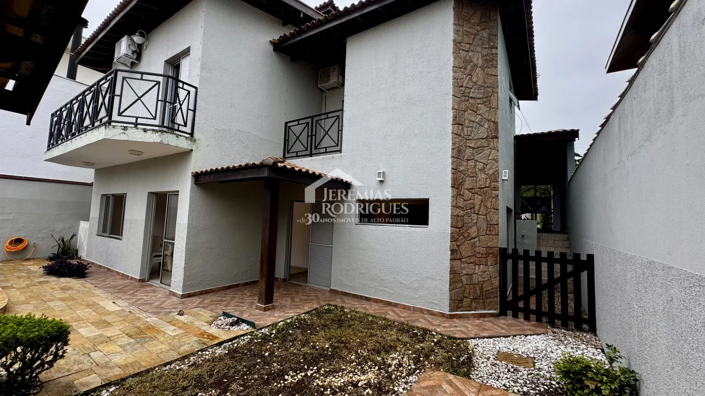 Casa à venda com 5 dormitórios no Condomínio Real Ville em Pindamonhangaba/SP