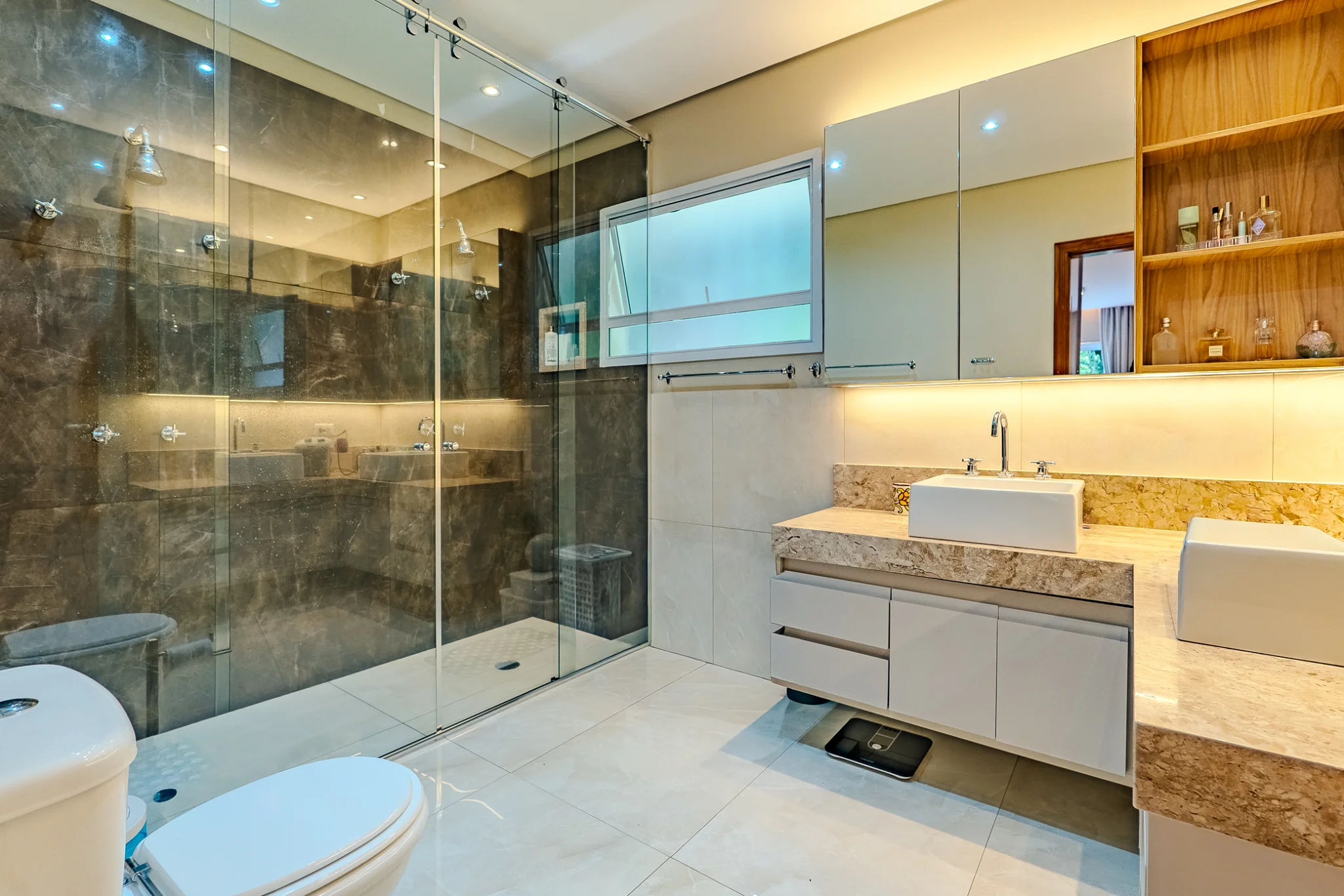 Casa à venda com 4 suítes no Parque Pedra do Baú em Campos do Jordão/SP. 