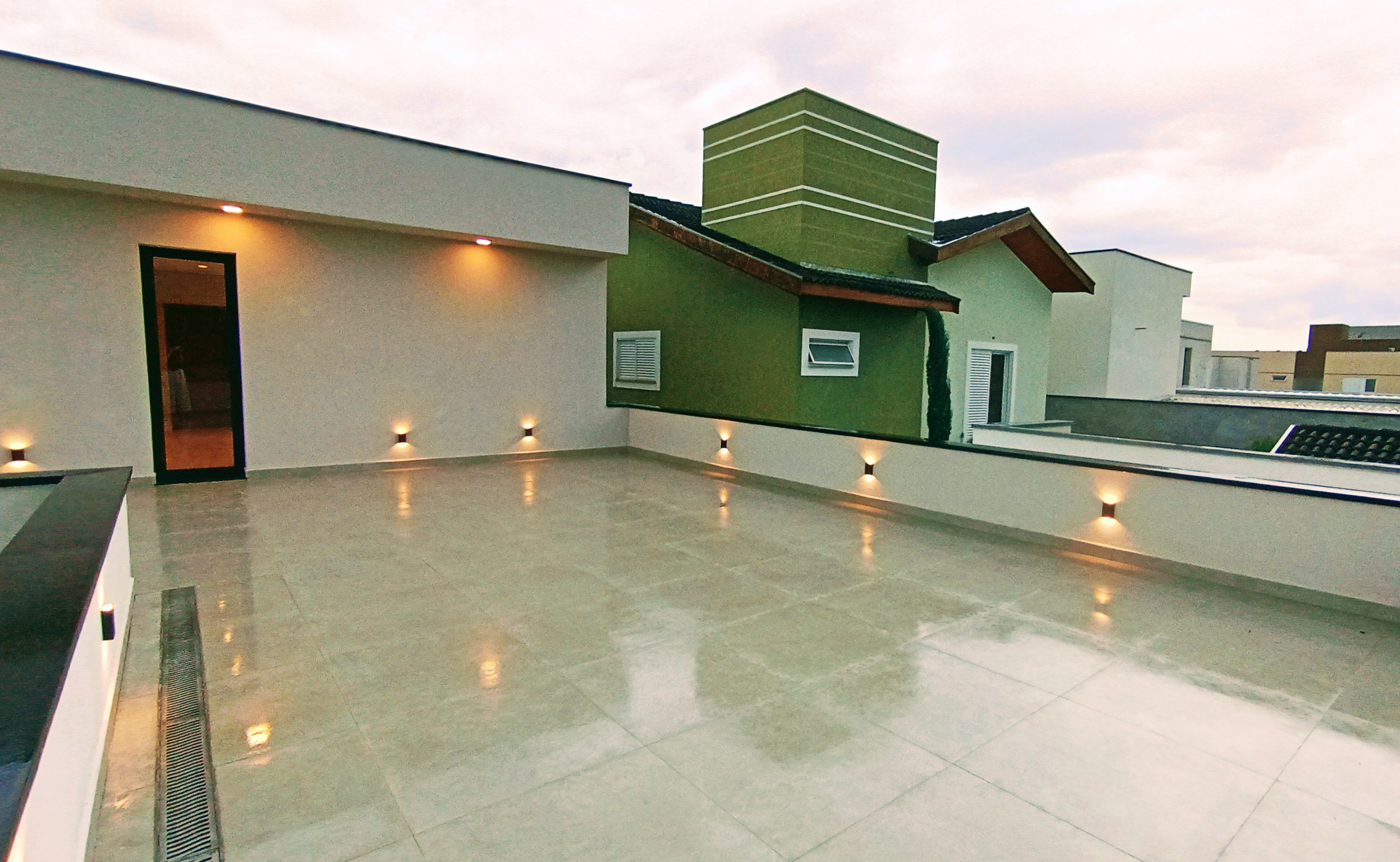 Casa à venda com 4 suítes no Condomínio Green Park em Taubaté/SP. 