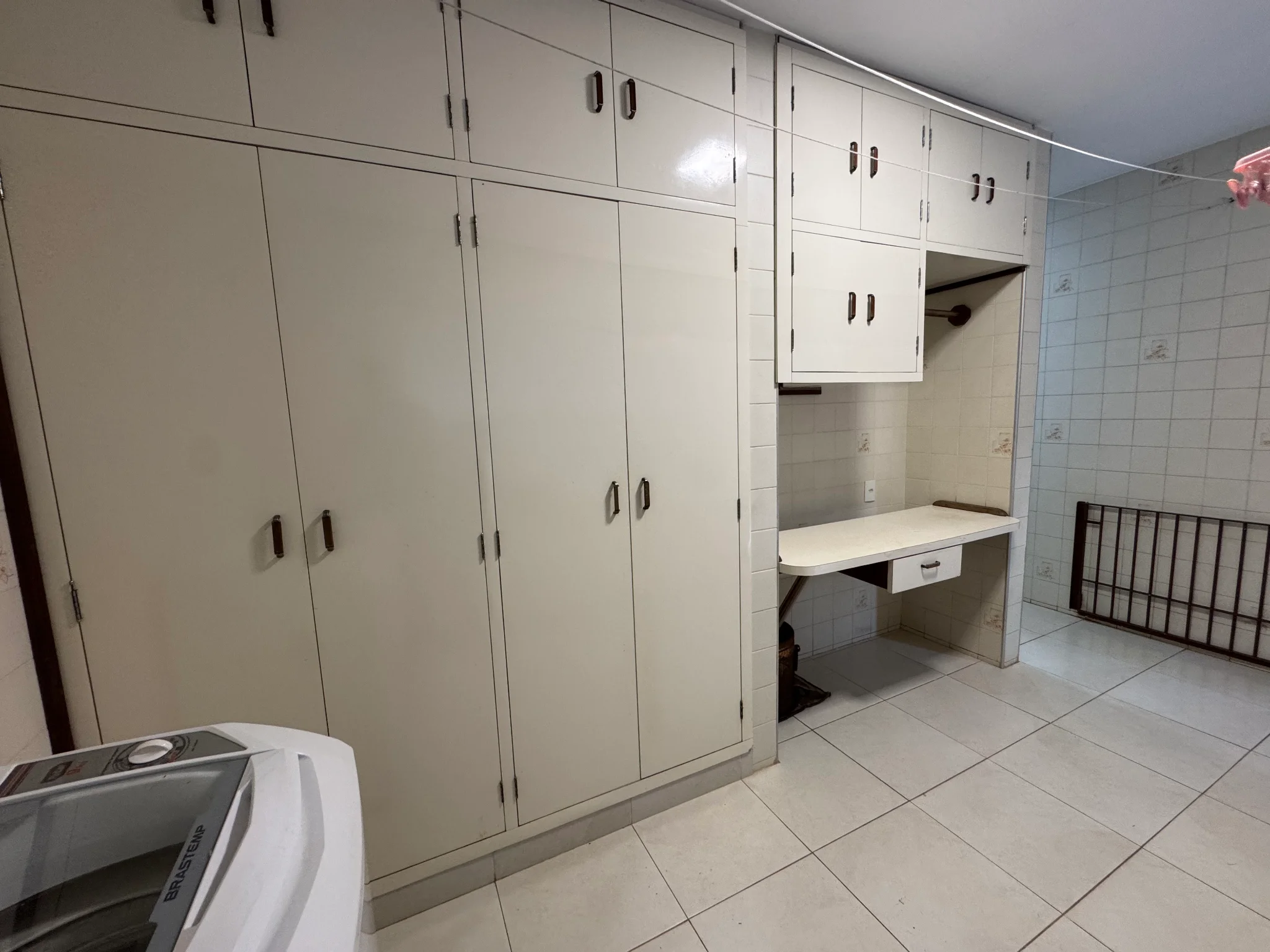 Casa à venda com 5 dormitórios no Condomínio Villlage Paineiras em Pindamonhangaba/SP. 