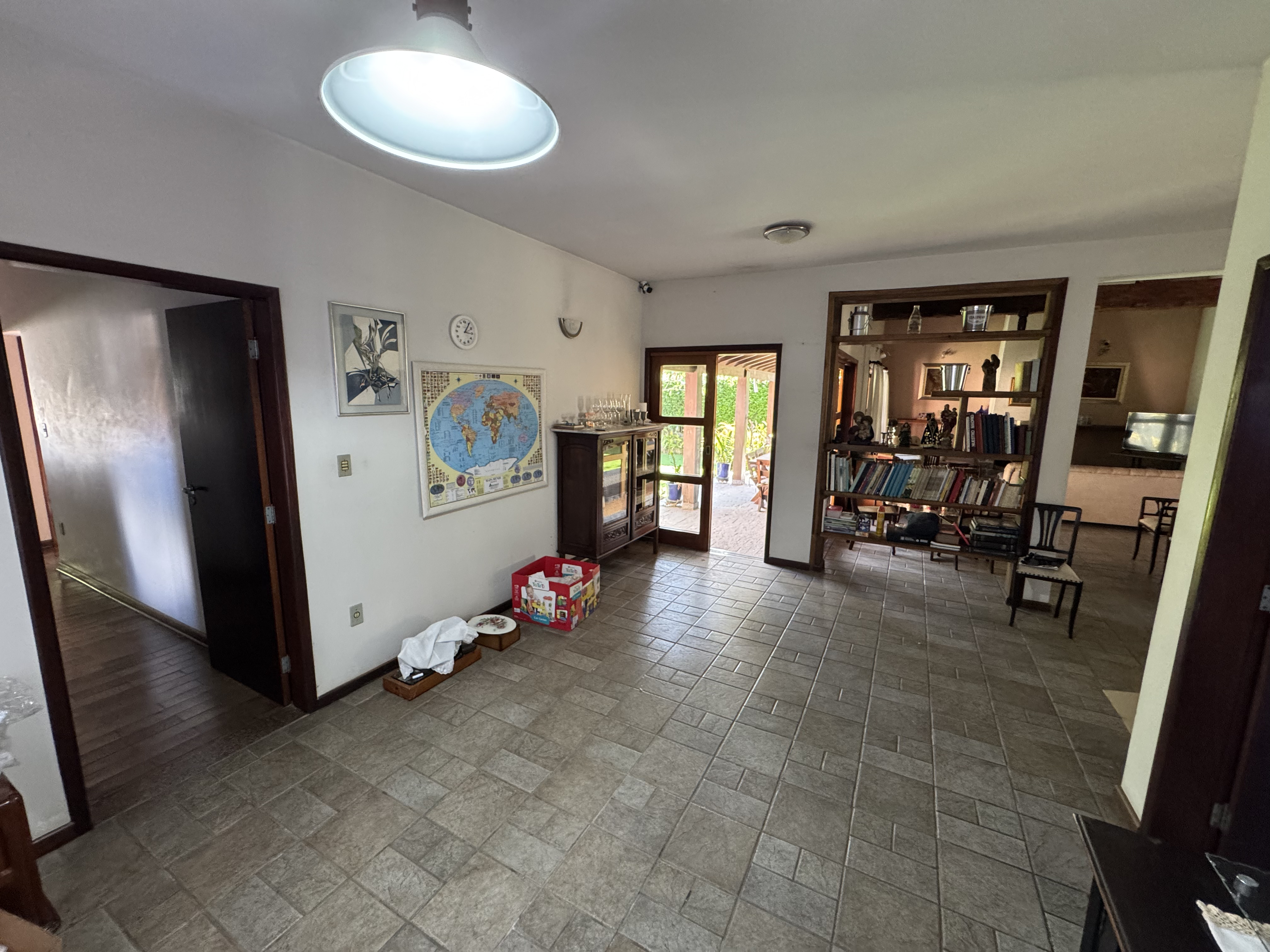 Casa à venda com 4 dormitórios no Condomínio Village Paineiras em Pindamonhangaba/SP.